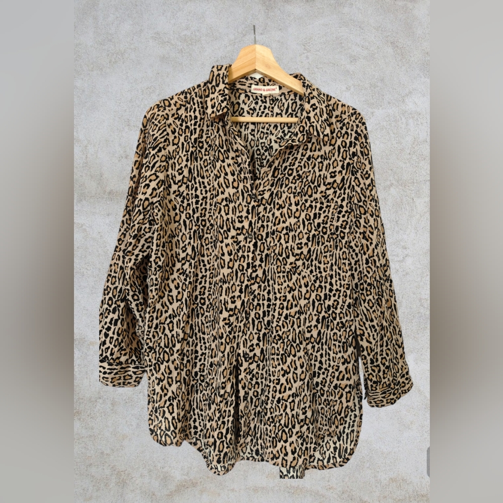 Woman leopard light shirt